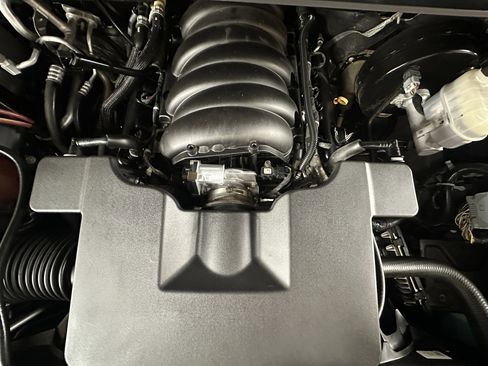 Used 2019 Chevrolet Tahoe LT image 3