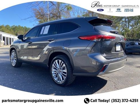 Used 2023 Toyota Highlander Platinum image 6