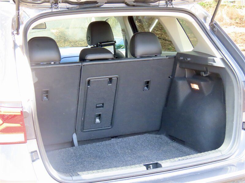 Used 2022 Volkswagen Taos SE FWD image 9