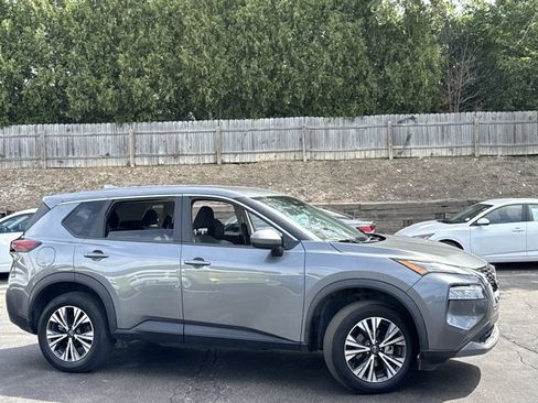 Used 2023 Nissan Rogue SV image 4