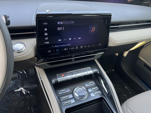 New 2025 Lincoln Nautilus Premier w/ Equipment Group 102A image 18