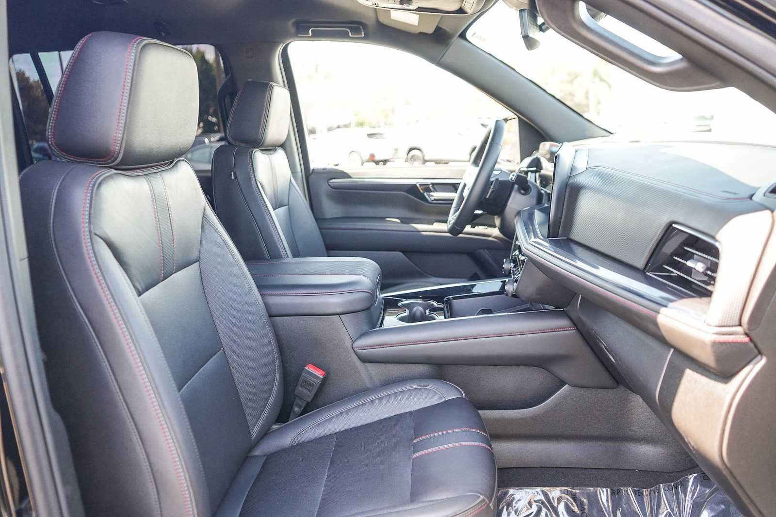 Used 2025 Chevrolet Suburban RST AWD/4WD image 22
