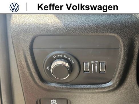 Used 2023 Jeep Grand Cherokee Altitude AWD/4WD image 15