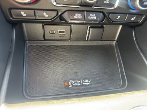 Used 2022 Chevrolet Suburban Z71 AWD/4WD image 27