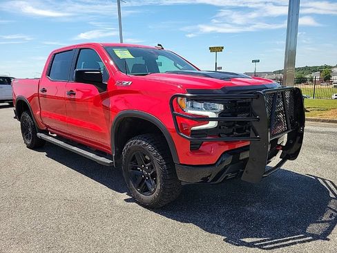 Used 2024 Chevrolet Silverado 1500 LT Trail Boss w/ Convenience Package II AWD/4WD image 3