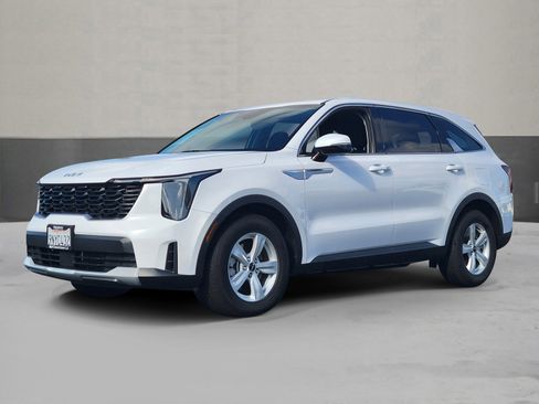 Used 2024 Kia Sorento LX image 1