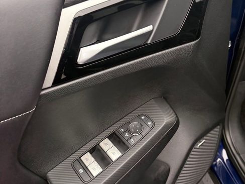 New 2025 Mitsubishi Outlander SE image 16