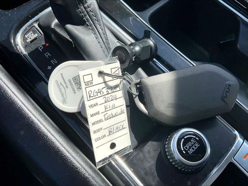 Used 2024 Kia Telluride LX image 13