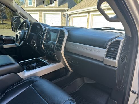 Used 2018 Ford F250 Lariat w/ Lariat Value Package image 18