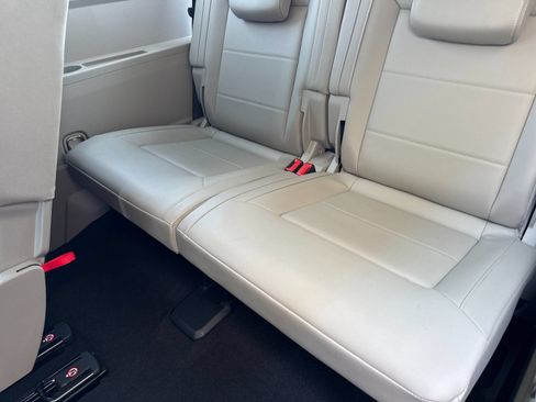 Used 2021 Volkswagen Atlas SE w/ Panoramic Sunroof Package FWD image 18