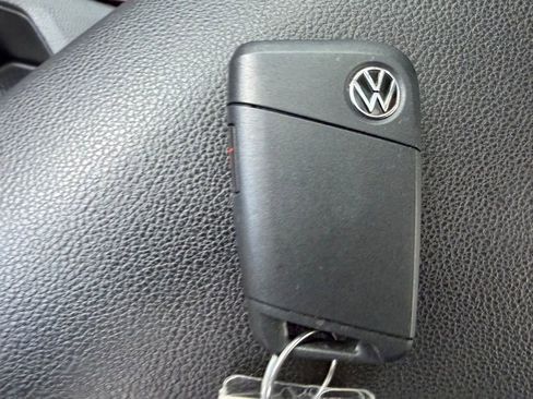 Certified 2025 Volkswagen Jetta SE w/ Sunroof Package image 29