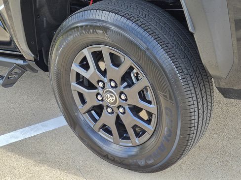 Used 2026 Toyota 4Runner SR5 RWD image 7