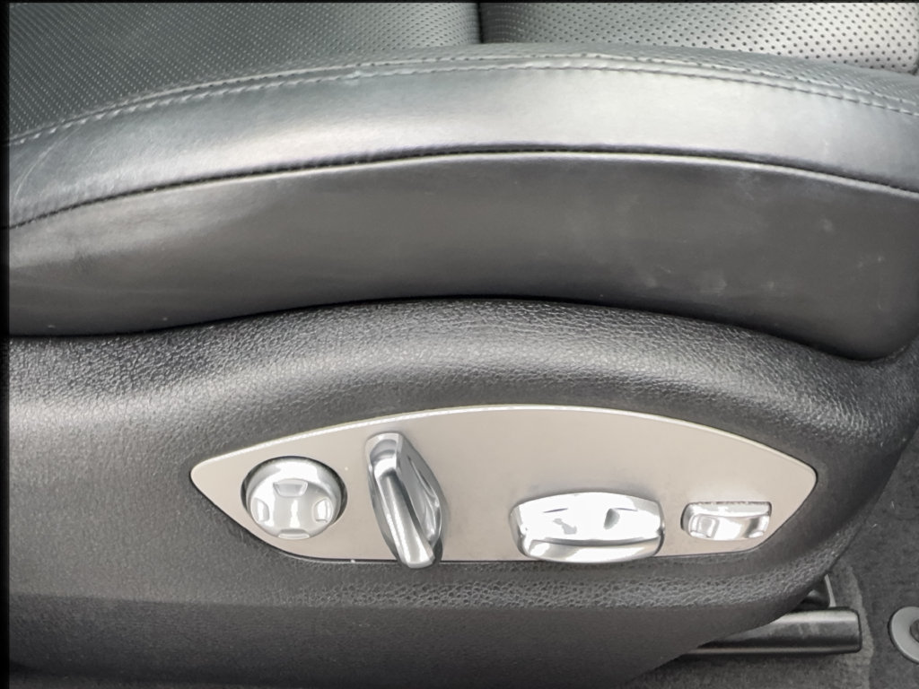 Used 2023 Porsche Macan Turbo AWD/4WD image 35