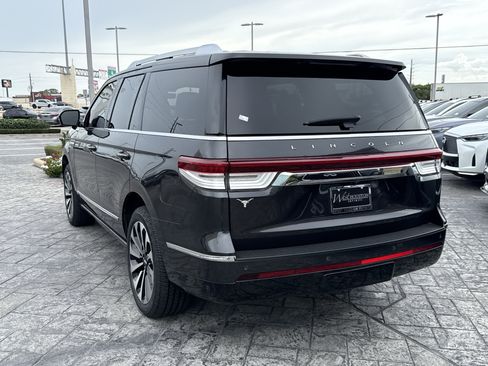 Used 2023 Lincoln Navigator Reserve AWD/4WD image 5