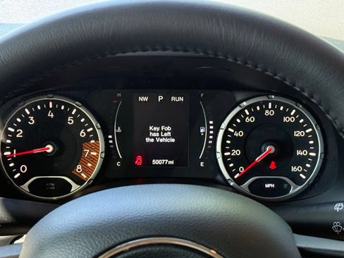 Used 2020 Jeep Renegade Altitude AWD/4WD image 17