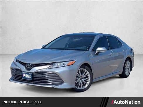 Used 2018 Toyota Camry XLE FWD image 1