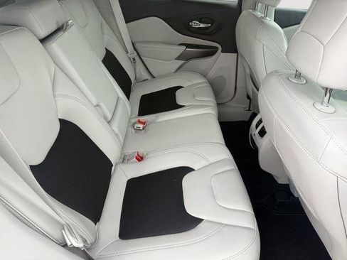 Used 2021 Jeep Cherokee Latitude Plus image 29