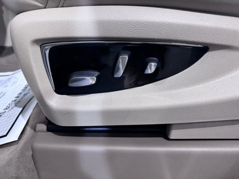 Used 2019 Cadillac Escalade Luxury image 11