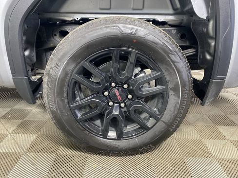 Used 2025 GMC Sierra 1500 Elevation image 32