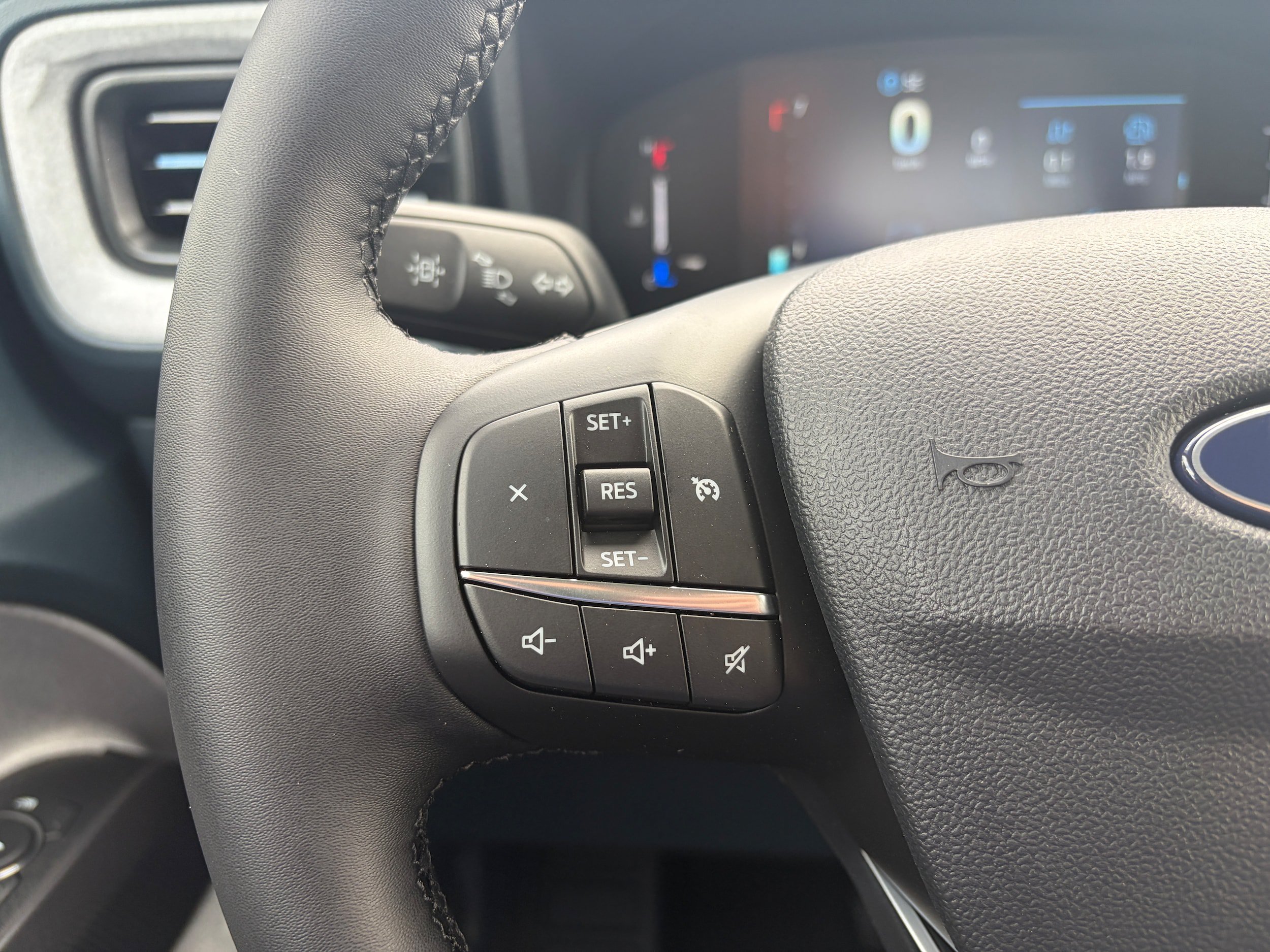 New 2026 Ford Maverick XLT w/ XLT Luxury Package FWD image 18