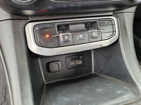 Used 2022 GMC Acadia SLE w/ Driver Convenience Package FWD image 23