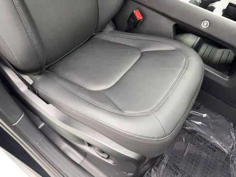 Used 2025 Land Rover Defender 110 S image 45