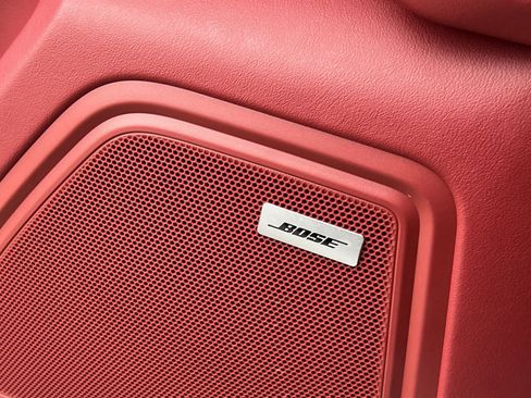 Certified 2025 Porsche Macan image 30