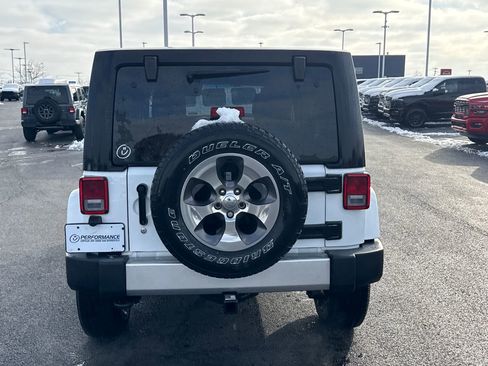 Used 2018 Jeep Wrangler Unlimited Sahara image 4