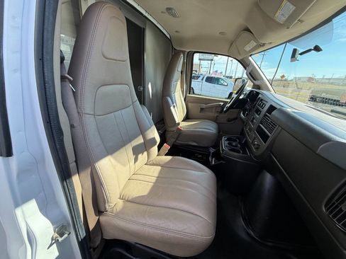 Used 2016 Chevrolet Express 3500 image 20