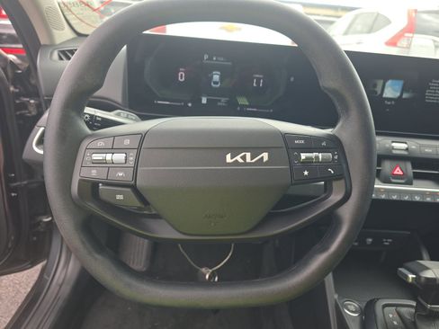 Used 2025 Kia K4 LXS image 10