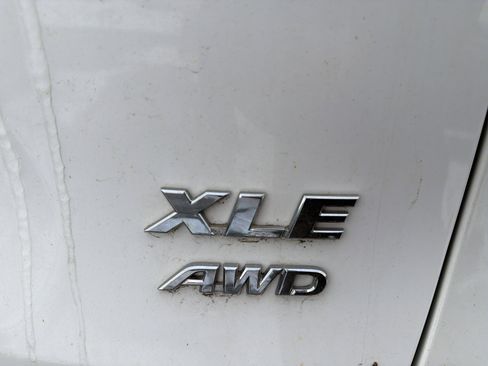 Used 2021 Toyota RAV4 XLE w/ Carpet Mat Package (TMS) image 7