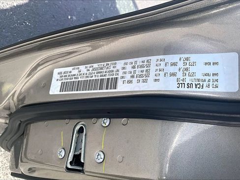 Used 2019 Jeep Cherokee Limited image 34