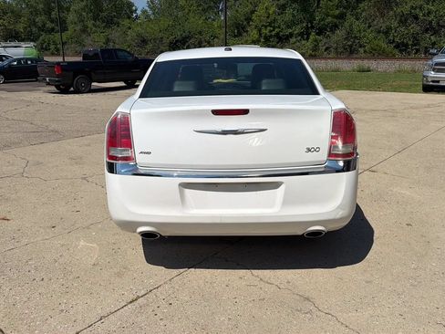 Used 2014 Chrysler 300 AWD w/ Driver Convenience Group image 4