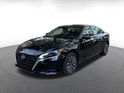 Used 2025 Nissan Altima 2.5 SV image 3