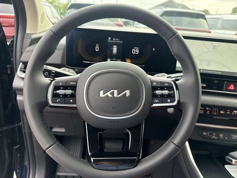 New 2026 Kia Carnival EX FWD image 17