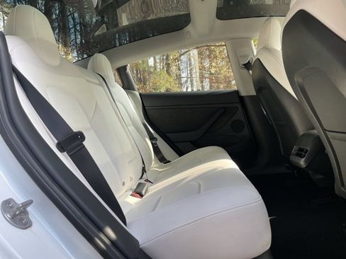 Used 2022 Tesla Model 3 Standard Range image 18