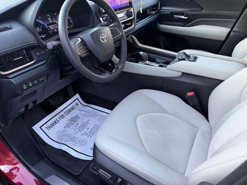 Used 2025 Toyota Grand Highlander MAX Limited image 9