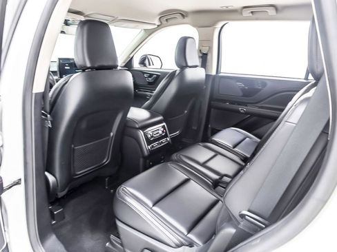 Used 2021 Lincoln Aviator 2WD image 29