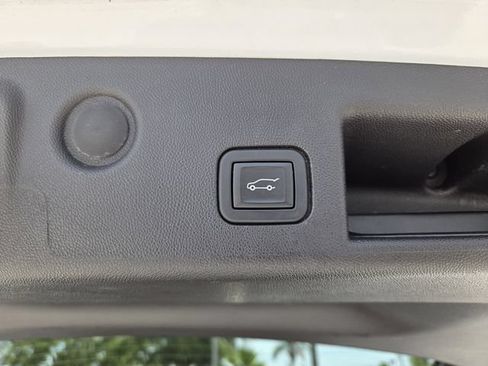 Used 2024 Chevrolet Equinox LT AWD/4WD image 11