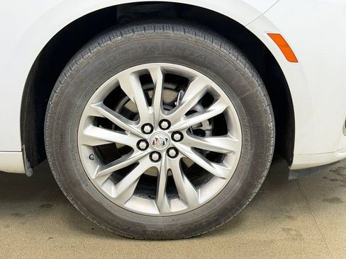 Used 2024 Buick Enclave Avenir AWD/4WD image 4