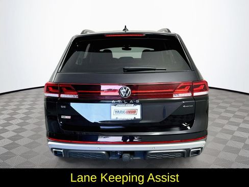 Used 2025 Volkswagen Atlas Peak Edition SE AWD/4WD image 9
