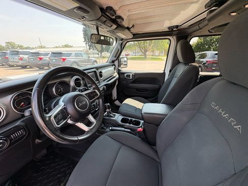 Used 2019 Jeep Wrangler Unlimited Sahara AWD/4WD image 21