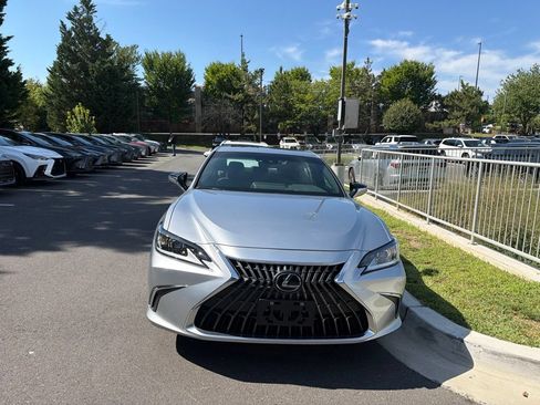 Used 2025 Lexus ES 300h w/ Premium Package FWD image 4
