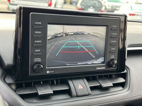 Used 2021 Toyota RAV4 XLE image 19