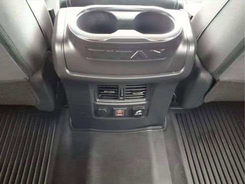 Used 2024 Nissan Titan SV w/ SV Convenience Package image 13