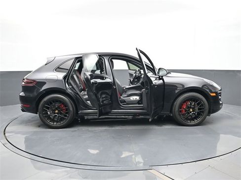 Used 2018 Porsche Macan GTS image 31