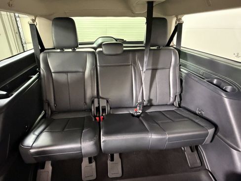 Used 2022 Ford Expedition Max XLT image 6