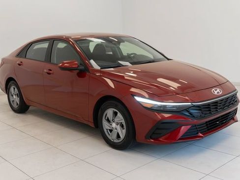 Used 2024 Hyundai Elantra SE FWD image 7
