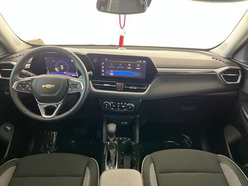Used 2025 Chevrolet TrailBlazer LT w/ Convenience Package FWD image 14