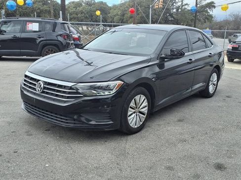 Used 2019 Volkswagen Jetta R-Line FWD image 3